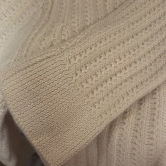 Authentic Gucci Cashmere Sweater - Picture 7 of 8